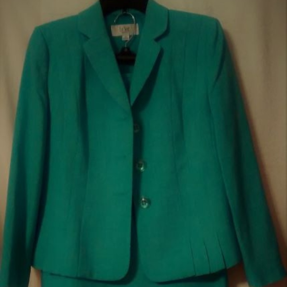 Le Suit Skirt Suit